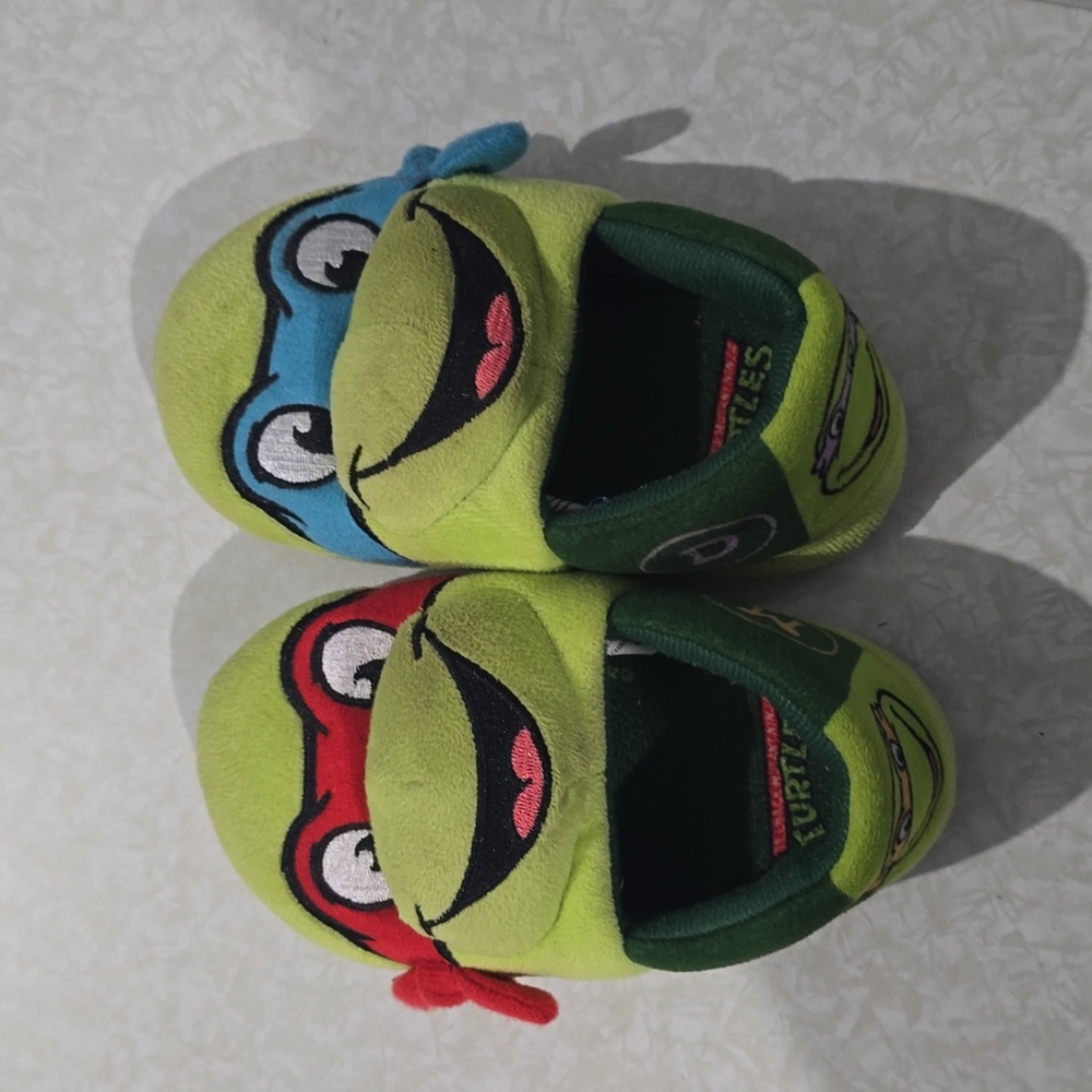 Teenage Mutant‎ Ninja Turtle Slippers Size 7/8